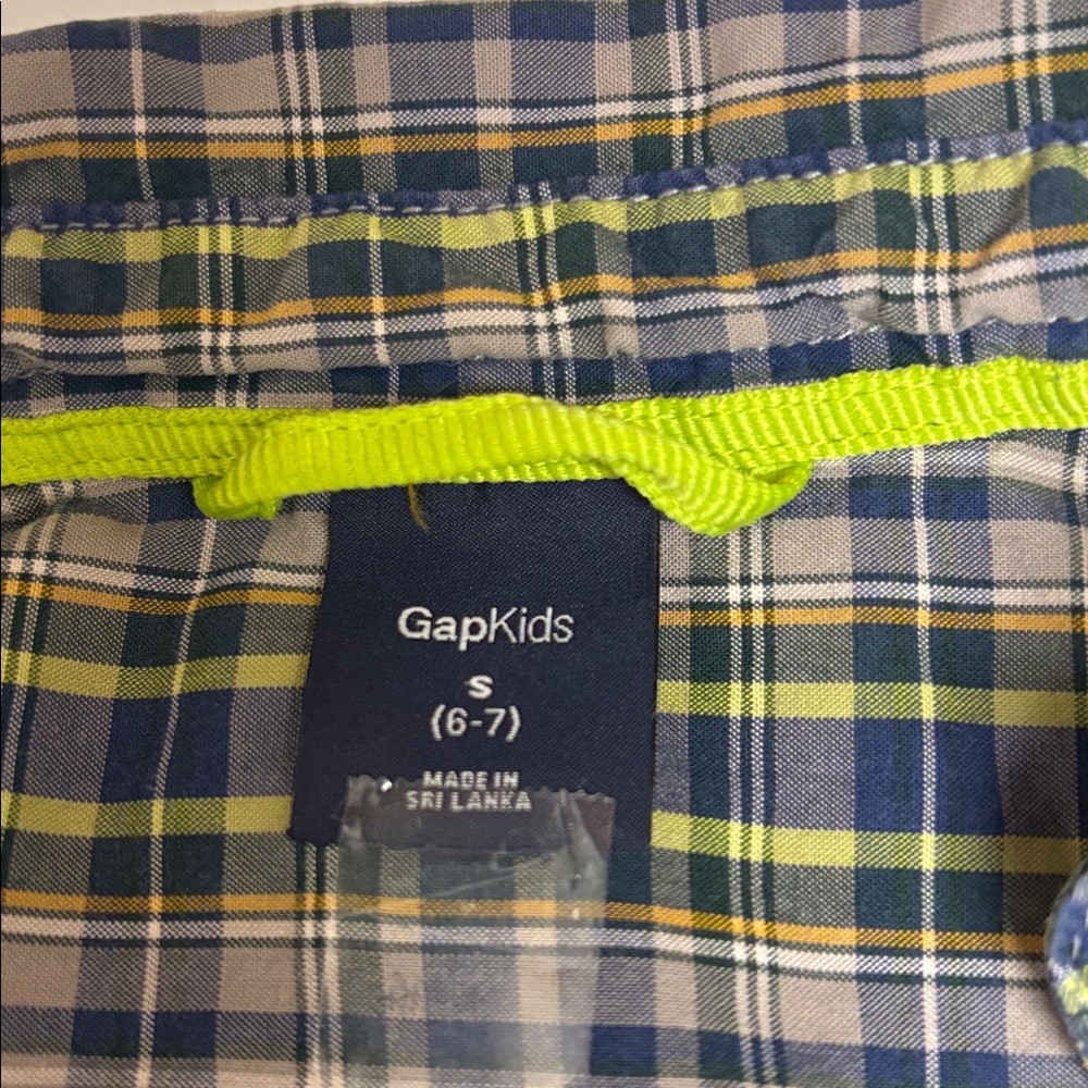 GAP Kid's Plaid Button-Down Shirt Size Small (6-7) - Picture 3 of 4